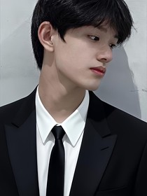 张极:带刺的玫瑰