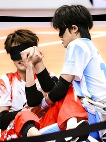 这个哥哥不乖噢